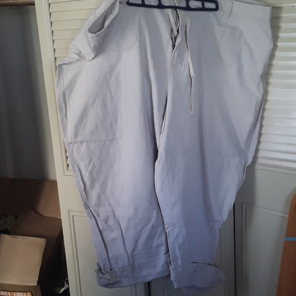 Khaki capris